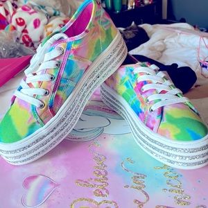 BETSEY JOHNSON TIE-DYE PLATFORM SNEAKER
